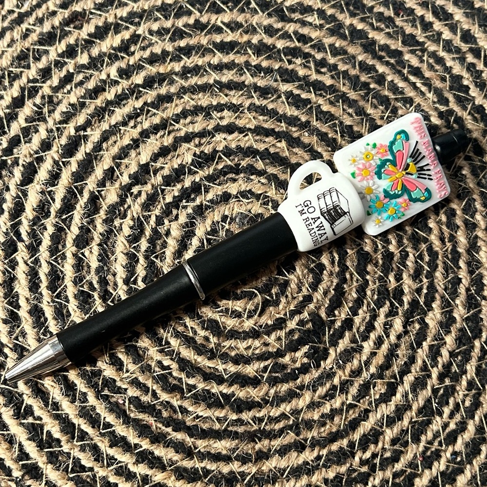 This Mama Prays Beaded Pen